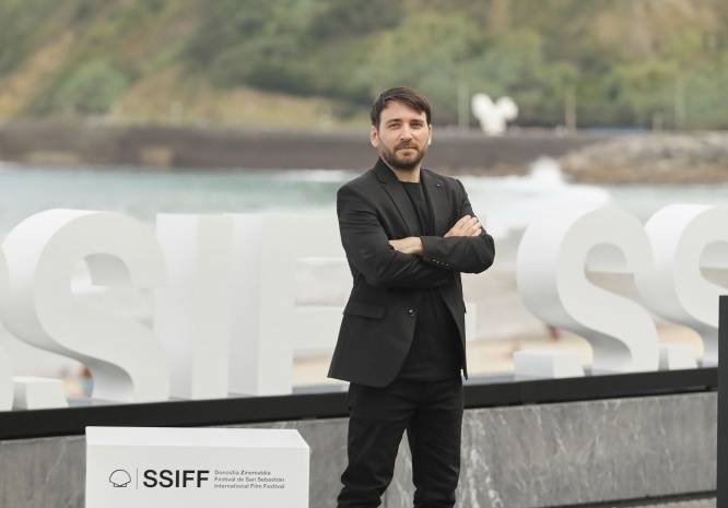 Eduardo Crespo estrenó «Nosotros nunca moriremos» en San Sebastián: «Quise abordar cómo se transita el duelo en los pueblos»