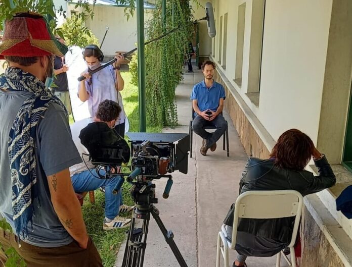 Silvia Kochen y Emiliano Serra ruedan en la Patagonia el documental 