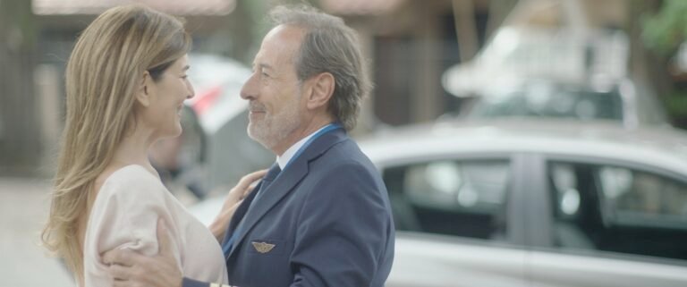 Primeras imágenes, póster y tráiler de «La extorsión», de Martino Zaidelis, con Guillermo Francella y Andrea Frigerio, que se estrenará el 6 de abril