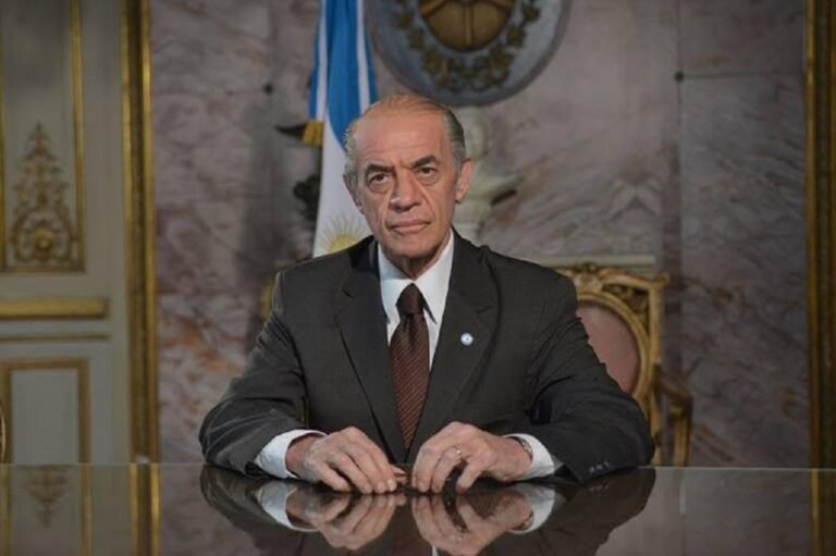 La serie «Diciembre 2001», ficción de Benjamín Avila que recrea la caída del gobierno de Fernando de la Rúa, se estrena por streaming el 7 de junio