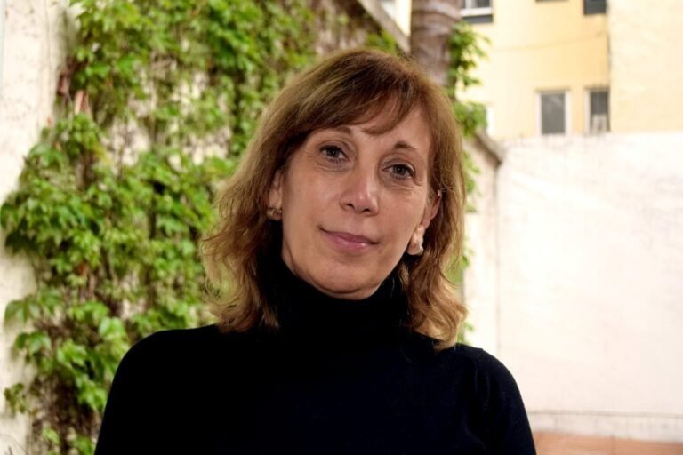 «Mariquita, mujer revolución», de Sabrina Farji, se exhibe el viernes 16 en el CCK con mesa debate con la dramaturga Adriana Tursi