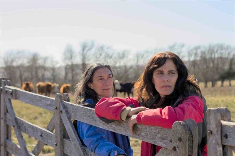 «Amigas en un camino de campo», la nueva película de Santiago Loza, se estrena el 3 de agosto: anticipo y tráiler