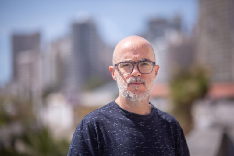 Santiago Loza estrena «Amigas en un camino de campo»: «La intención era que cada escena tomara las formas de la poesía»