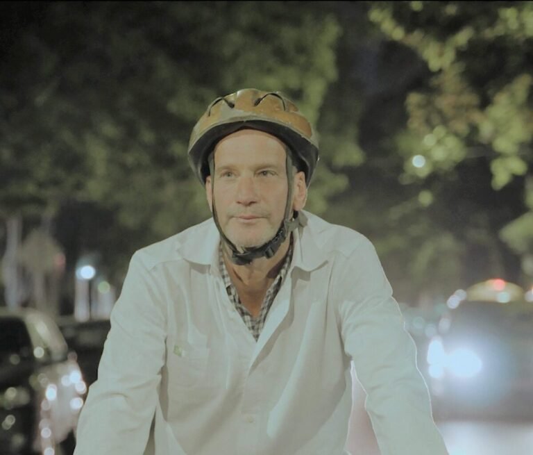 Esteban Rubinstein protagoniza «Los médicos de Nietzsche»: «El 90% de la película tiene que ver con mi relación con los pacientes»
