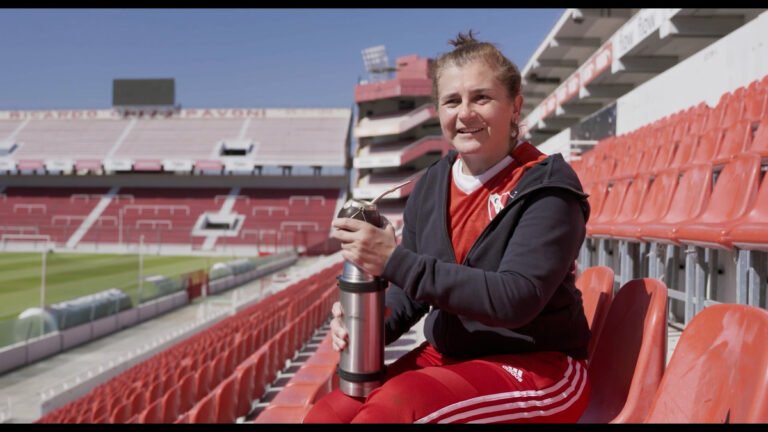 Luky Sandoval, protagonista de «México 71», documental de Carolina Fernández y Carolina Gil Solari: «La película recupera las raíces del fútbol femenino»