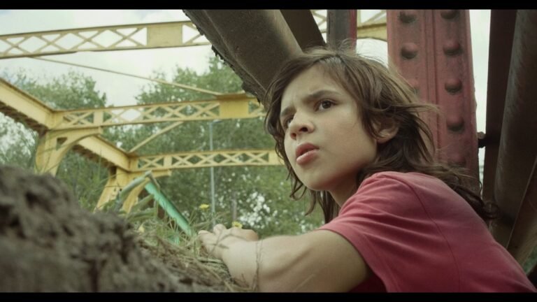 Martín Gamaler estrena el jueves 15 su ópera prima «Entremedio»: «En los devenires de la infancia aprendemos a luchar por lo que queremos»