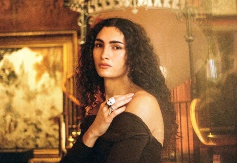 Se conoció el teaser de «Cris Miró (Ella)», biopic de la primera mujer trans argentina que encabezó el teatro de revistas como vedette