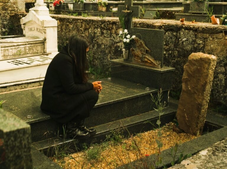 «Suerte de pinos», documental de Lorena Muñoz, se estrena el 11 de septiembre: «Necesitaba develar un misterio familiar oculto durante muchos años»