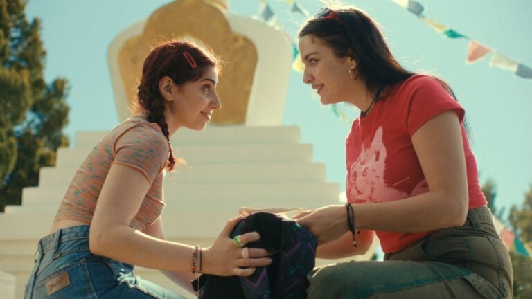 «Verano trippin», la ópera prima de Morena Fernández Quinteros con Zoe Hochbaum y la participación de Lali Espósito, tiene fecha de estreno y tráiler